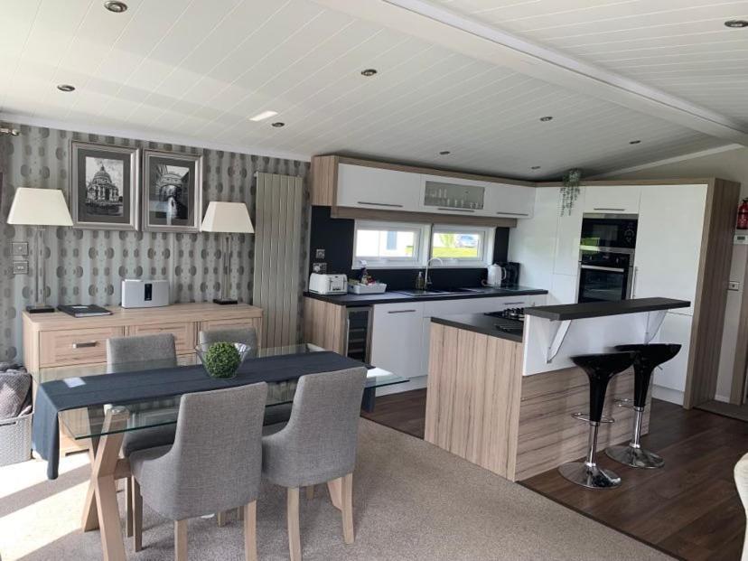 Muscovy Lodge With Hot Tub At Tattershall Lakes Country Park Exterior photo